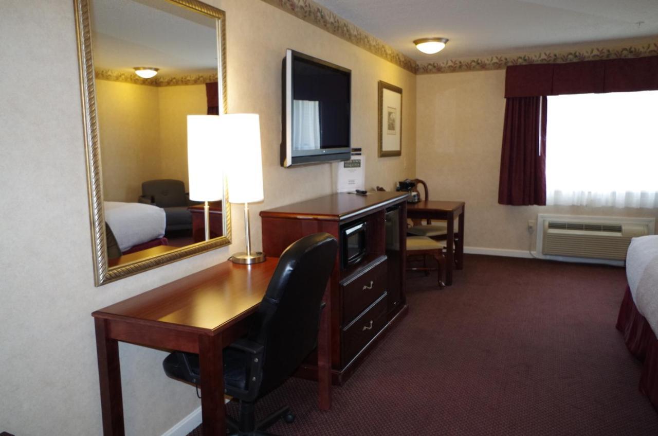 Shiretown Inn & Suites Houlton Εξωτερικό φωτογραφία